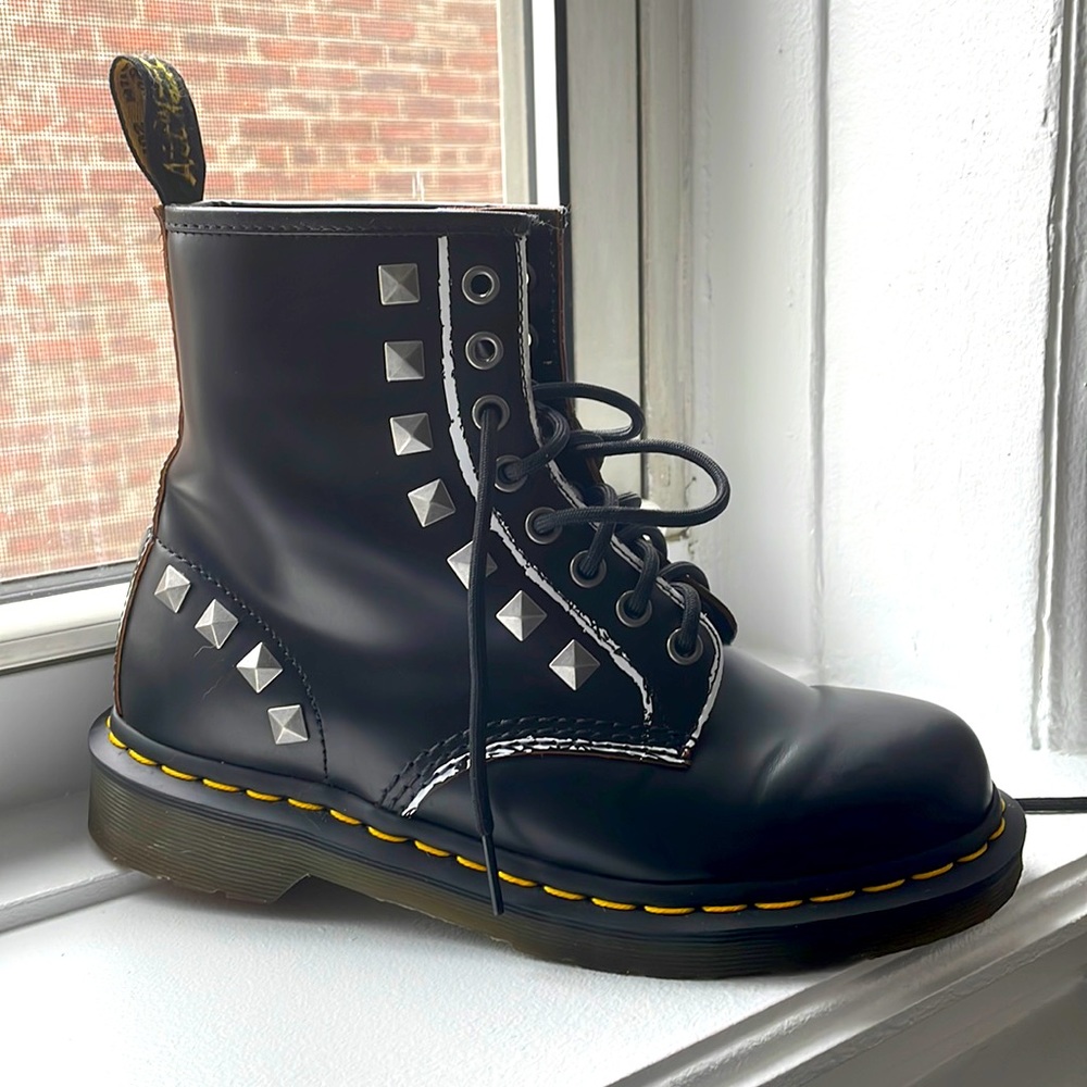 Dr. Marten’s 1460 Black Stud size 7